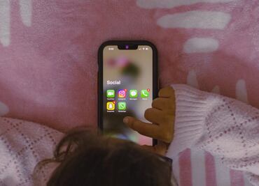 Niños y pantallas: riesgos ocultos para el cerebro y la salud