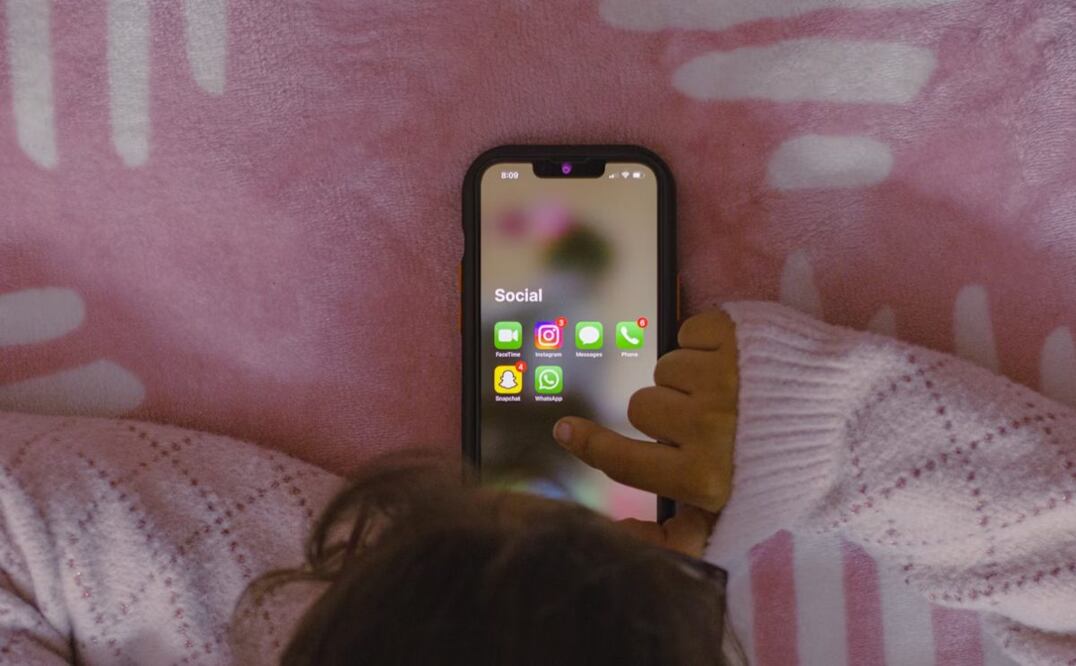 Niños y pantallas: riesgos ocultos para el cerebro y la salud. Imagen: Unsplash