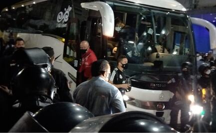 Aficionados salvadoreños reciben de manera hostil a la Selección Mexicana
