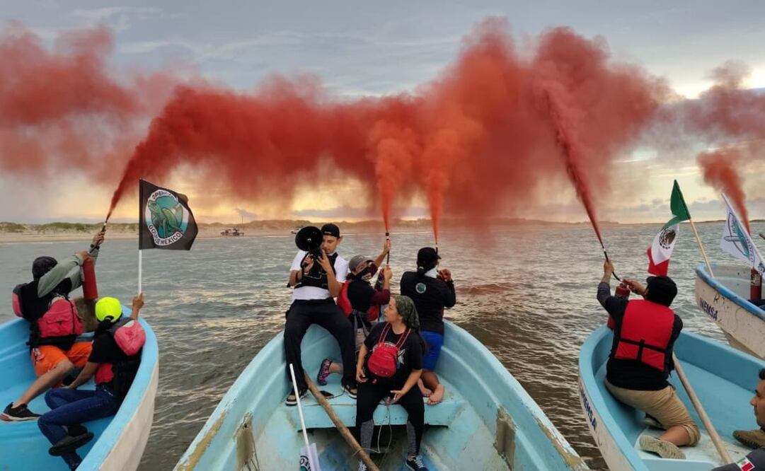 Manifestantes exigen un alto a los lanzamientos de cohetes Starship de SpaceX en Tamaulipas (24/08/2025). Foto: Especial