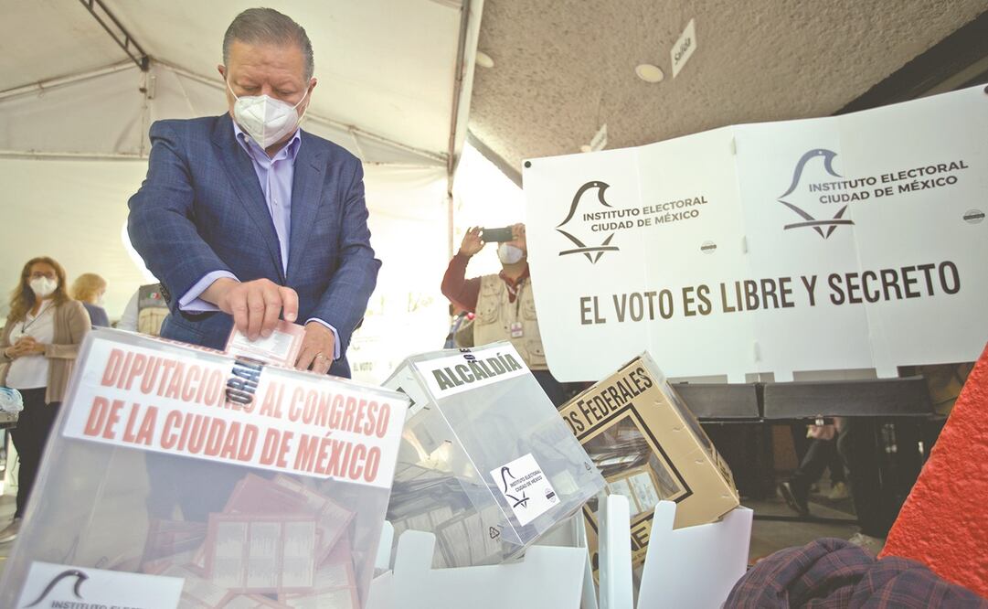 El presidente de la SCJN, Arturo Zaldívar, llama a que mexicanos construyan un mejor país. Foto: Germán Espinosa. EL UNIVERSAL