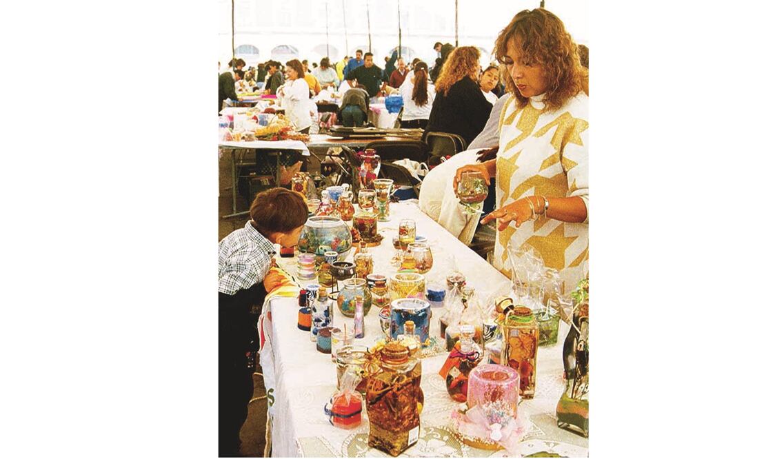 Las madres autoempleadas recurren a los servicios financieros para mantener y crecer su negocio, y aún con tasas elevadas demuestran puntualidad en el pago (ARCHIVO EL UNIVERSAL)