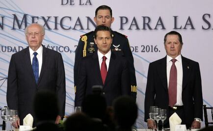 Instruye Peña Nieto estrategia para universalizar salud