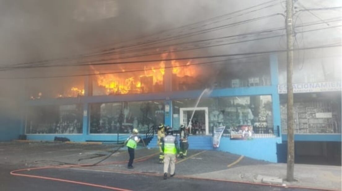FOTOS. El antes y después del fuerte incendio en San Jerónimo; así lucía el edificio dañado