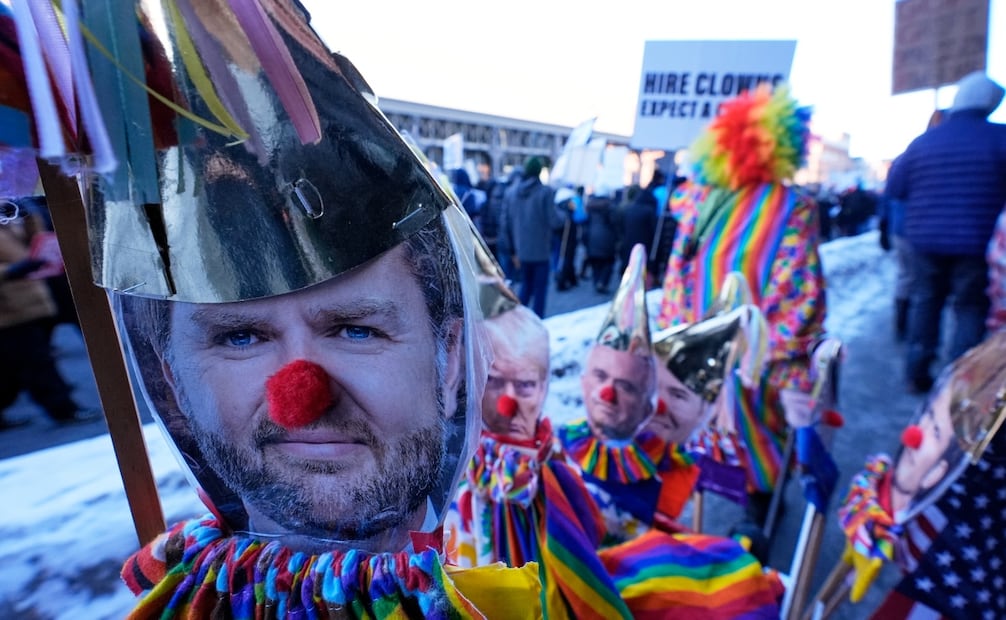 Marchan en Minneapolis contra operaciones antinmigración del gobierno Trump. Foto: EFE/ APE/ERIK S. LESSER