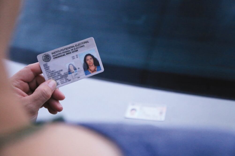 La Fepade actuó contra un funcionario del INE que vendía credenciales