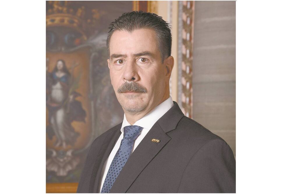 Pese a violencia, “apapachan” a titular de Seguridad