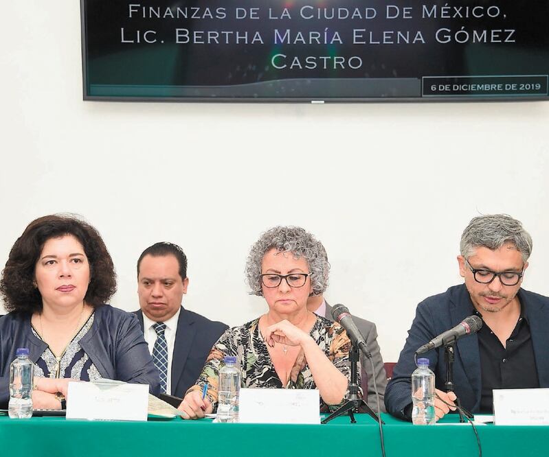 La subsecretaria de Finanzas, Bertha María Elena Gómez Castro (centro). Foto: Especial/ Archivo