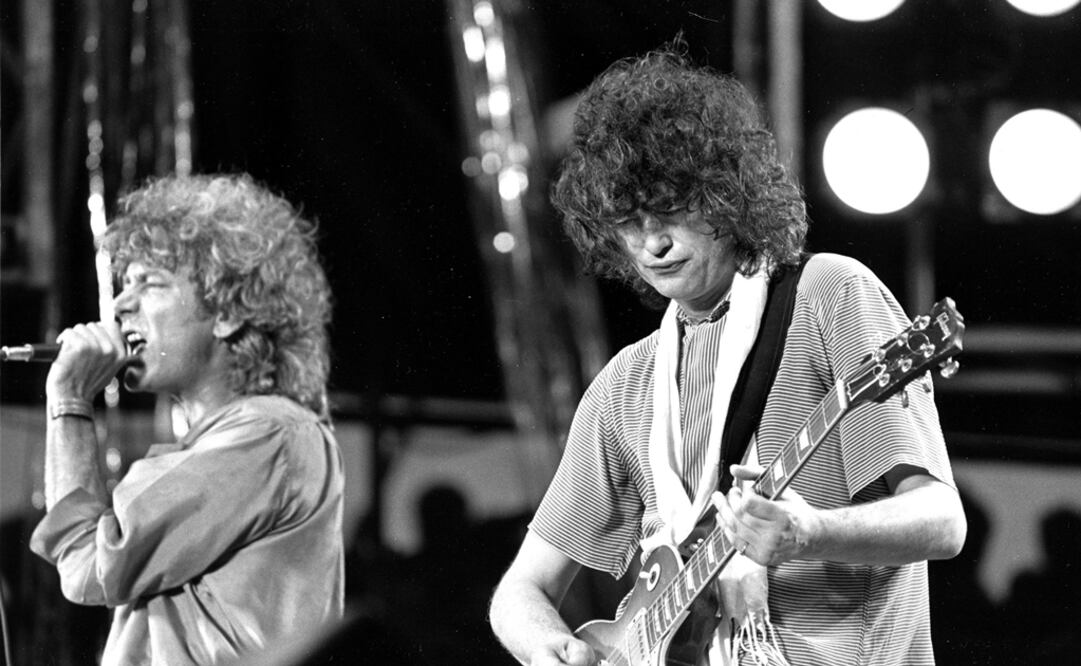 Robert Plant y el guitarrista Jimmy Page, de la banda de rock Led Zeppelin, participando en el Live Aid. Foto: AP/Rusty Kennedy, archivo