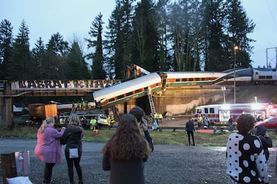 Tren que descarriló en EU iba al doble de la velocidad permitida