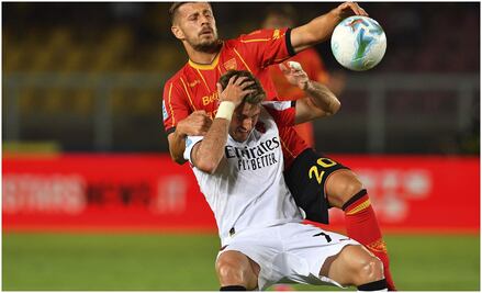 VIDEO: Le anulan gol 'legítimo' a Santiago Giménez en el partido vs Lecce