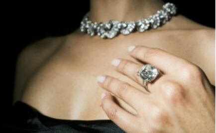 Roba 1.6 millones de euros en joyas haciéndose pasar por una princesa emiratí