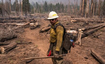 Más de 22 mil bomberos combaten 86 grandes incendios en Estados Unidos