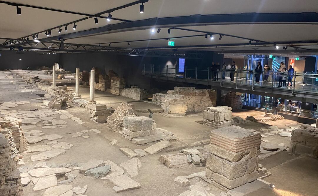La estación Venizelos del nuevo metro de la ciudad griega de Salónica, en cuyo interior se puede contemplar un yacimiento arqueológico subterráneo y el cruce de la antigua avenida principal romana, el 'Decumanus Maximus'. Foto: EFE