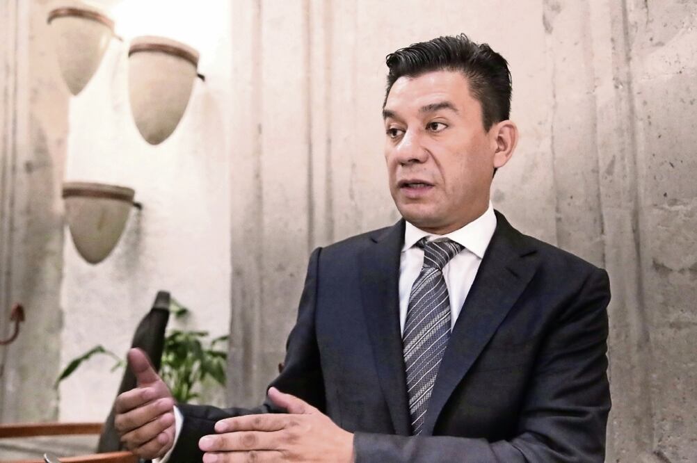 El diputado federal del sol azteca, Jesús Valencia, criticó que mientras se prevén recortes para la Ciudad se aumente al triple el gasto en Comunicación Social en el gobierno federal (ALEJANDRA LEYVA. EL UNIVERSAL)