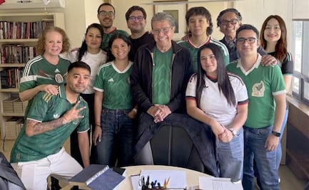 Con tacos y refrescos, diputados listos para la fiesta mundialista en San Lázaro; adaptan pantalla en recinto legislativo