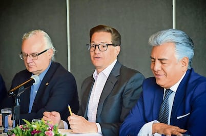 Promete combatir a la informalidad