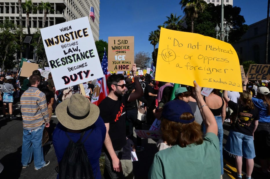 Marchan en Minneapolis contra operaciones antinmigración del gobierno Trump. Foto: Frederic J. Brown / AFP