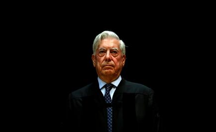Vargas Llosa recibirá premio, entre el aplauso y la crítica