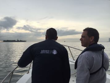 Ordenan a Pemex muestreo de agua por explosión en buque Burgos