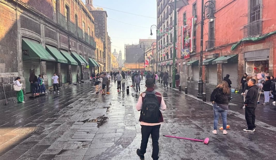 Comerciantes del Centro Histórico inician descanso; alistan limpieza tras Romería. Foto: Especial