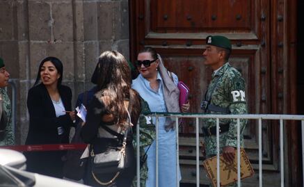 Consejeros del INE llegan a Palacio Nacional para reunirse con AMLO