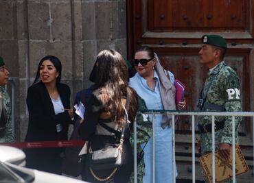 Consejeros del INE llegan a Palacio Nacional para reunirse con AMLO