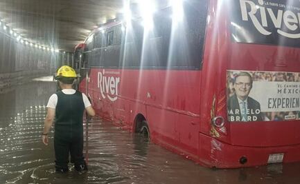 Lluvia y granizo provocan inundaciones, autos varados y caída de árboles en Guadalajara; VIDEOS