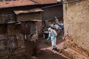 Canadá endurece medidas por brote de ébola; viajeros deberán aislarse 21 días