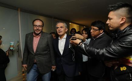 Gritan "fuera" a Mancera en cónclave del PRD