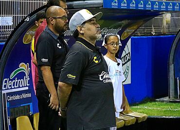 Maradona se cambió de piso por acoso de un reportero