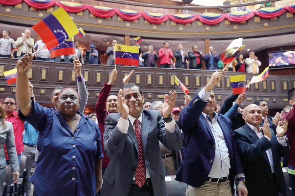 Diputados, durante la sesión plenaria de ayer de la Asamblea Nacional Constituyente en la que se aprobó una “ley contra el odio” que, dijeron, persigue la “convivencia armoniosa” (ZURIMAR CAMPOS. XINH)