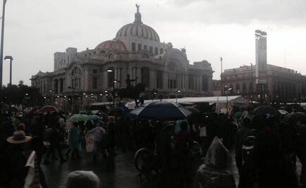 Arriba marcha por normalistas a Bellas Artes