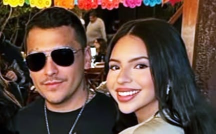 Christian Nodal presume tatuaje con el nombre de su esposa Ángela Aguilar; su violinista lo acompaña en concierto