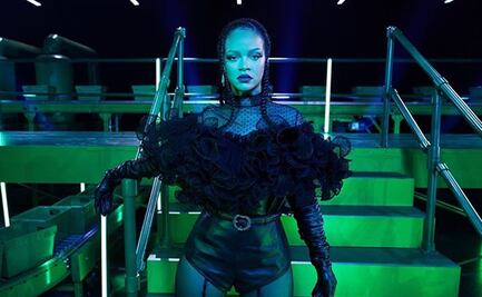 Rihanna y Rosalía posan con sexy lencería en desfile virtual 