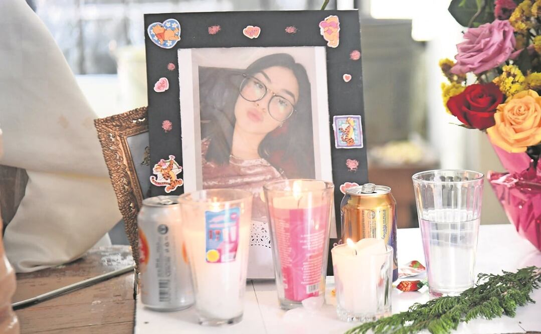 Amigos y familiares velaron a la joven, de 17 años, en Chimalhuacán, Edomex. Fotos: JUAN ARMANDO MARTÍNEZ. EL UNIVERSAL