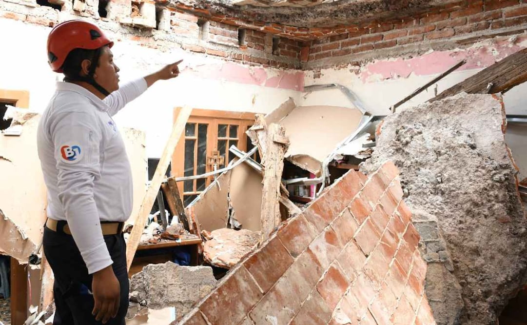 Personal de la alcaldía Benito Juárez atendió derrumbe en la colonia Álamos. Foto: Especial