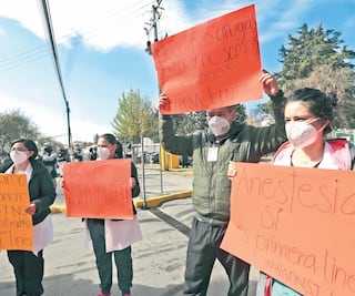 Anestesiólogos protestan por ser excluidos de lista de inoculación