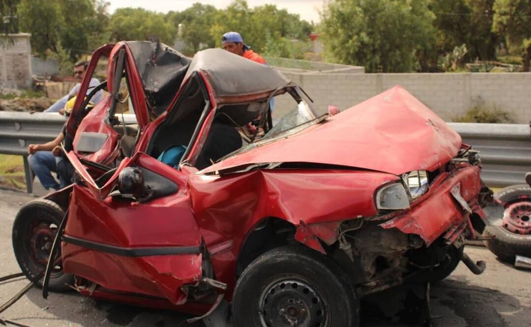 El accidente ocurrió en el lugar conocido como Flamingos, donde el tráiler se impactó contra cinco autos particulares. Foto: Especial
