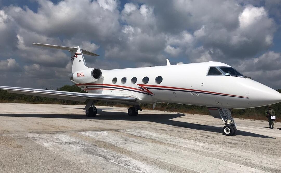 La aeronave y la posible droga fueron puestos a disposición de las autoridades correspondientes / FOTO: Especial