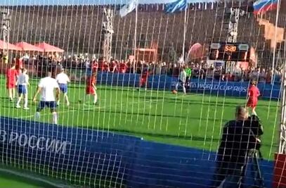 Realizan partido entre voluntarios con Michel Salgado y Julio Baptista