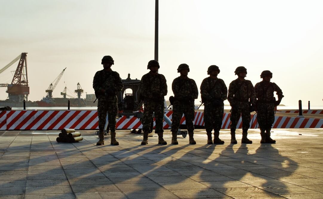 Elementos de la Policía Naval permanecieron toda la noche para mantener el orden. Foto: Archivo/ Cuartoscuro