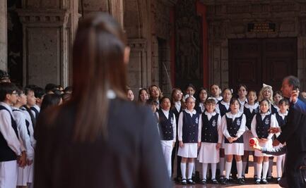 "Además de Presidenta, también soy una mamá normal"; Sheinbaum da tour a alumnos de primaria en Palacio Nacional
