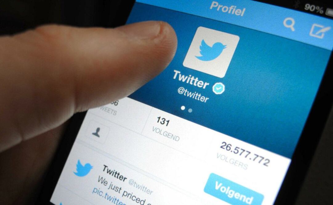 Twitter fue la primera plataforma en introducir la verificación de cuentas en 2009. La insignia azul estará disponible para las cuentas con más de 2 mil 500 "seguidores suscriptores verificados"