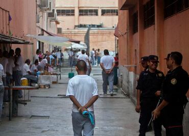 Six inmates are sentenced to 1,200 years in prison in Mexico