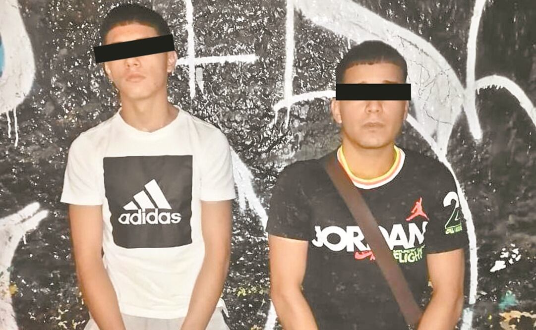 A los jóvenes se les encontraron 100 bolsitas de mariguana y una pistola. Foto: ESPECIAL