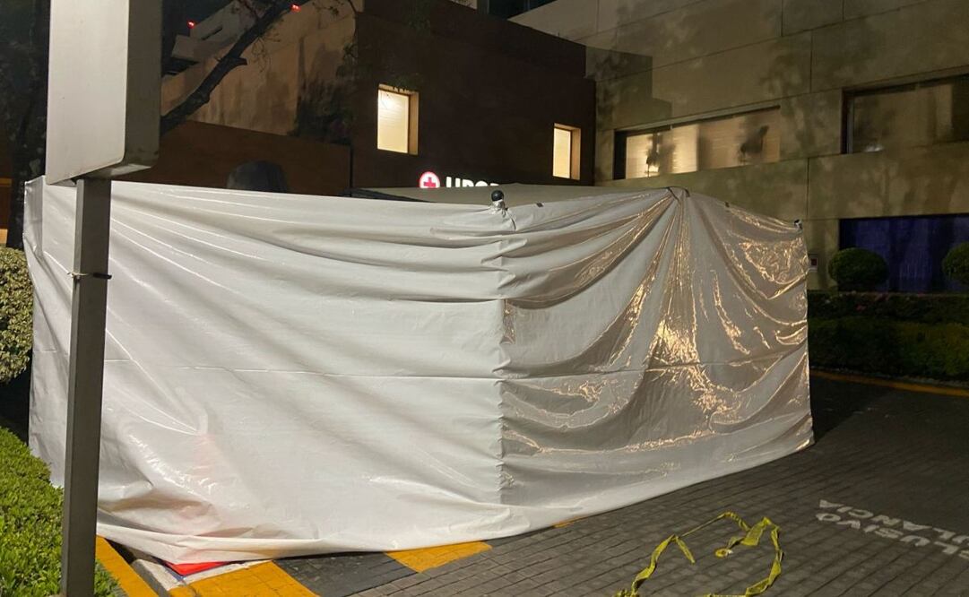 Vehículo de alta gama involucrado en tiroteo se encuentra fuera de hospital en la Álvaro Obregón (01/04/2025). Foto: Juan Carlos Williams / EL UNIVERSAL