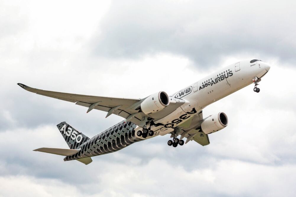 Los materiales del A350 son resistentes a la corrosión y a la fatiga, por lo que su mantenimiento es más económico. Asimismo, la nueva configuración de la cabina es la más silenciosa de todas las aronaves de doble pasillo, asegura Airbus. Foto: CORTESÍA