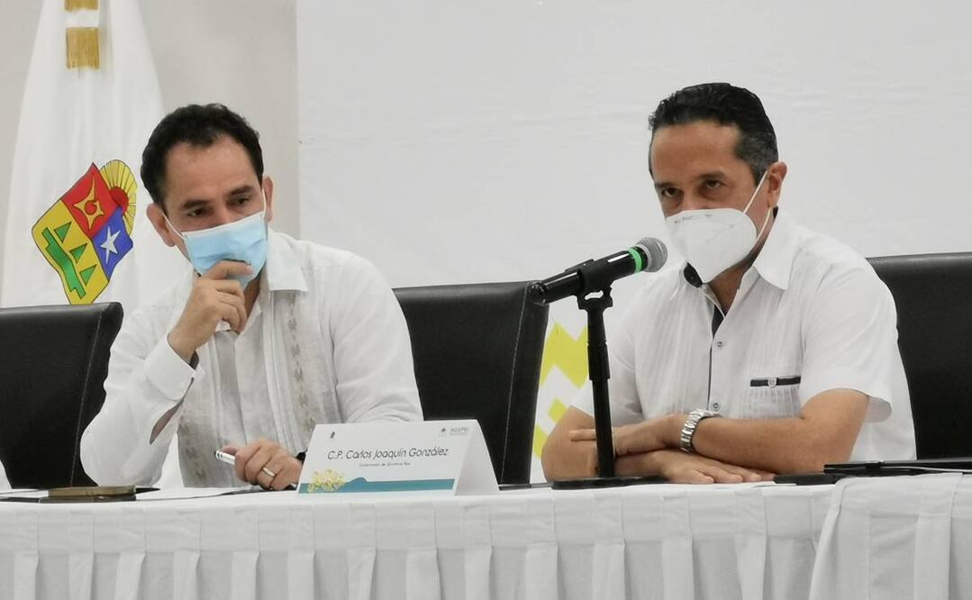 Arturo Herrera, secretario de Hacienda y Carlos Joaquín González, gobernador de Quintana Roo. Foto: Adriana Varillas/EL UNIVERSAL