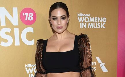La modelo curvy Ashley Graham posa en lencería